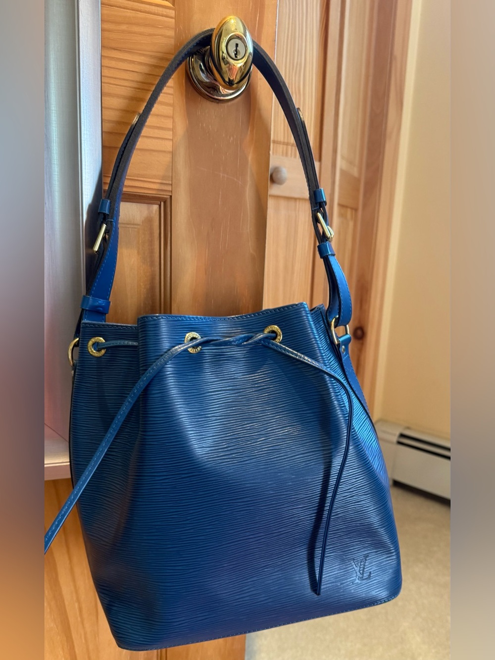 Louis Vuitton Petit Noe Epi Blue Leather Drawstring Bucket Shoulder Bag M44105